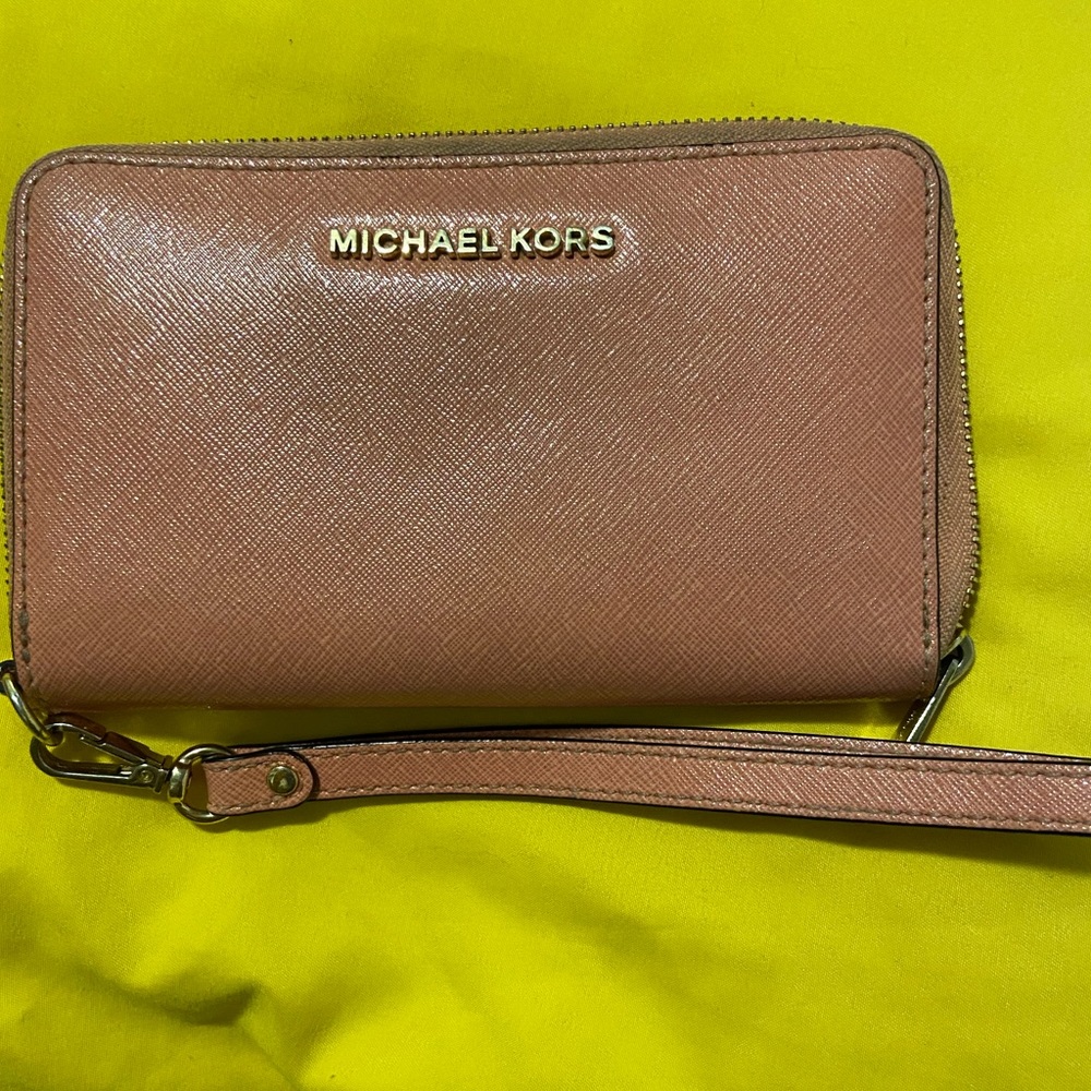 Michael Kors Wallet - Peach color